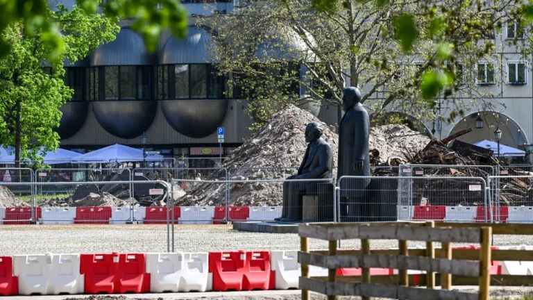 Stadtentwicklung: Das Marx-Engels-Forum bleibt noch lange gesperrt