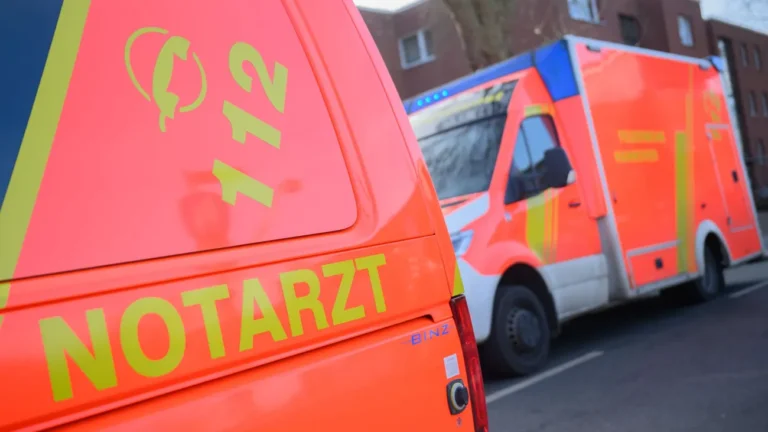 Landkreis Kleve: Motorradfahrer bei Sturz lebensgefährlich verletzt