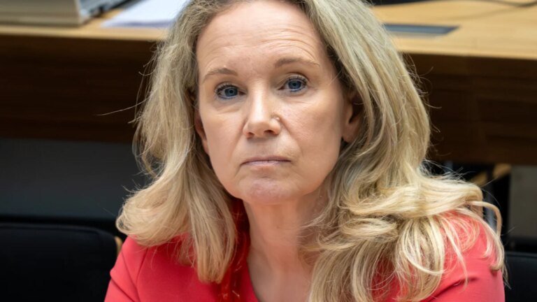 Berlins Kultursenatorin bittet um Entlassung – Kultur