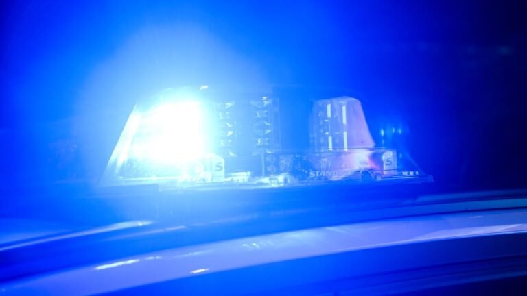 Zwei Verletzte: Motorrad rutscht nach Vollbremsung in den Gegenverkehr