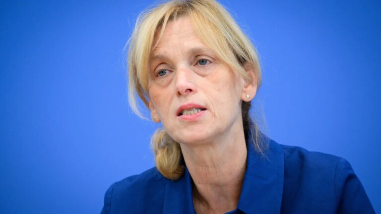 Liveblog zur Bundesregierung: Prien verteidigt Umbau von „Demokratie leben“ in scharfem Ton – Politik