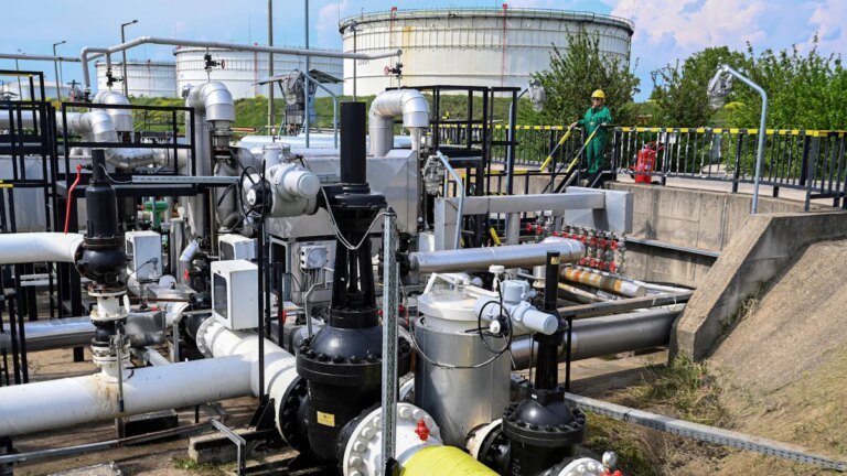 Ukraine News: Druschba-Pipeline laut Selenskij repariert – Politik