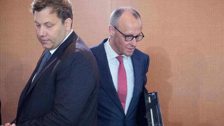 Liveblog zur Bundesregierung: Kabinett beschließt Gesundheitsreform und Haushalt – Politik