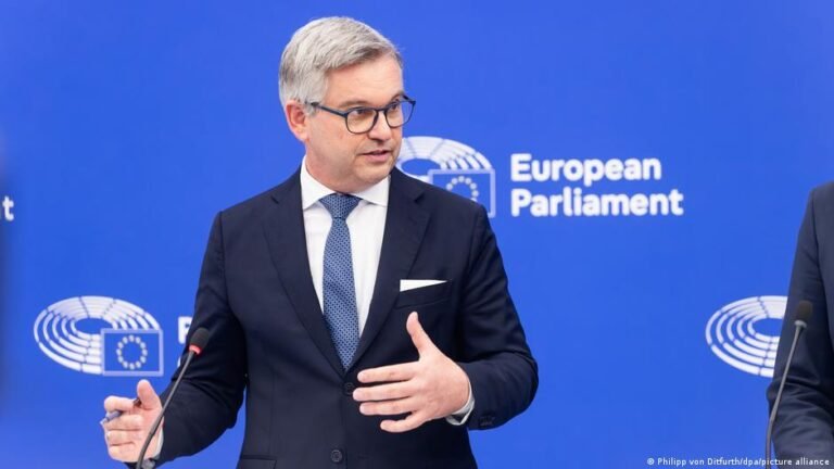 Abschiebungen aus der EU nehmen zu, EU-Kommissar unzufrieden