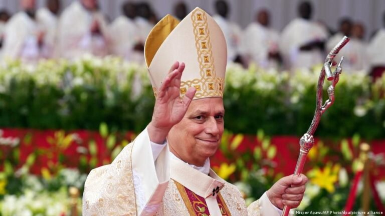 Papst Leo lehnt Segnung homosexueller Paare strikt ab