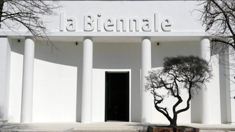 Jury der Kunstbiennale tritt geschlossen zurück