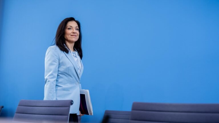 Reiche verteidigt umstrittene Pläne zur Energiewende