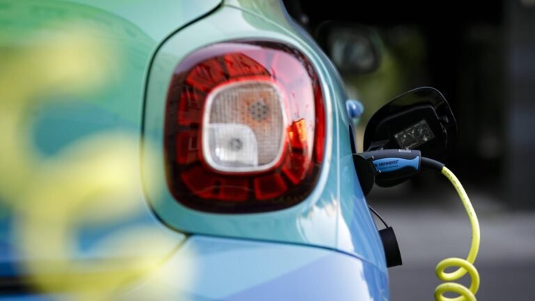 Unabhängig von fossilen Kraftstoffen – ZSW: E-Auto-Besitzer besser geschützt vor extremen Preissprüngen