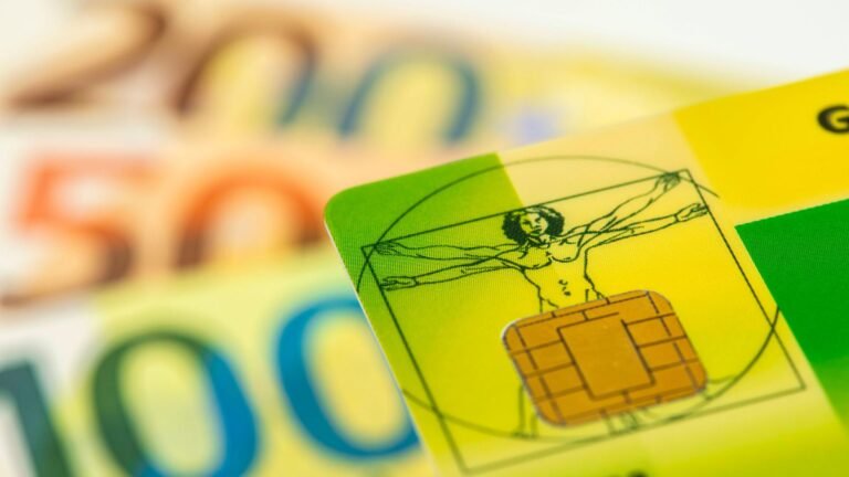 Zahl der Krankenkassen reduzieren: Bundesregierung zeigt sich offen