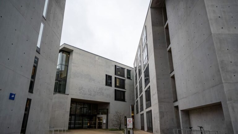 Jugendliche und Heranwachsende: Schwule zu Date gelockt und verprügelt: Urteil erwartet