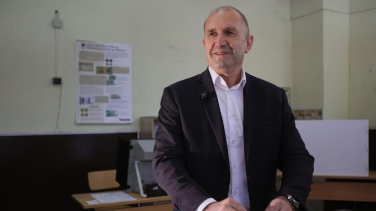 Prognose: Bündnis von Ex-Präsident Radev bei Wahl in Bulgarien vorn