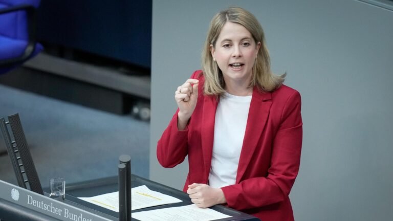 Energiepolitik – Bauministerin Hubertz will Vermieter an Kostenanstieg bei Einbau von Öl
