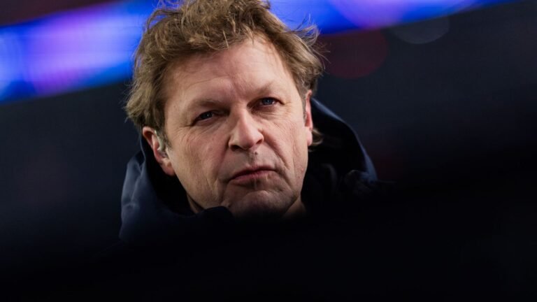 Fußball: Durch Aufstieg: Vertrag von Moulder auf Schalke nun bis 2028