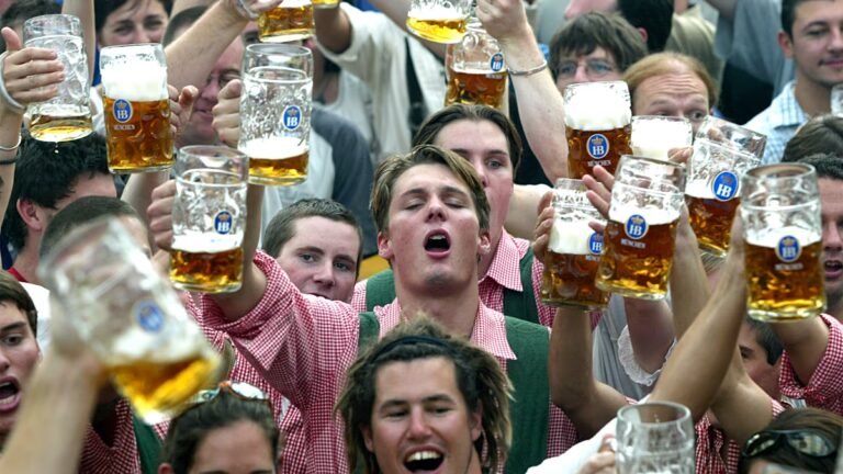 „Skandal im Sperrbezirk“ auf Verbotsliste? Debatte über Volksfest-Musik in Erlangen