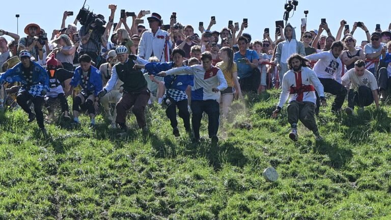 Großbritannien: jahrhundertealtes Käserennen in Brockworth lockt Fans aus ganz Europa