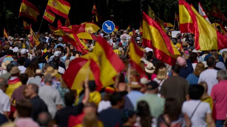 Video. Tausende demonstrieren in Madrid: Rücktritt von Spaniens Regierungschef Sánchez gefordert