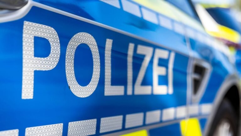 In Fluss gefahren: Mann landet mit Auto im Neckar
