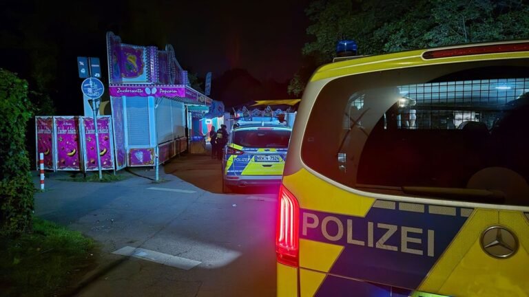 Großeinsatz auf Kirmes: Zwei Polizisten auf Kirmes in Köln durch Schläge verletzt