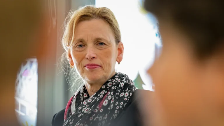 Gleichstellung: Familienministerin fordert bessere Bedingungen für berufstätige Mütter