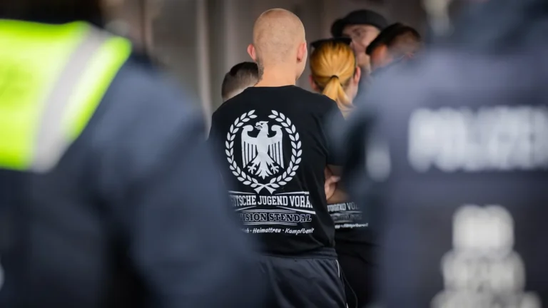 Rechtsextremismus: Razzien gegen mutmaßliche Rechtsextremisten in zwölf Bundesländern