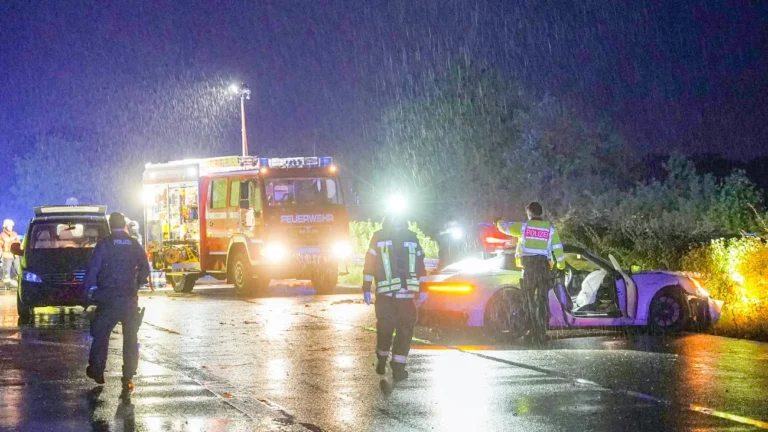 Unfall nahe Freiburg: Zwei Tote und zwei Verletzte bei Unfall mit zwei Sportwagen