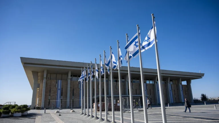 Neuwahlen in Israel: Israels Regierung legt Gesetzentwurf für vorgezogene Neuwahlen vor