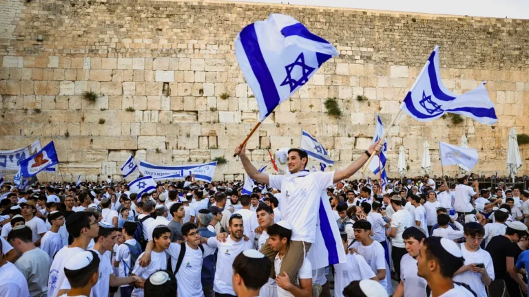 Israel und Palästina: Zehntausende bei nationalistischem Flaggenmarsch in Jerusalem
