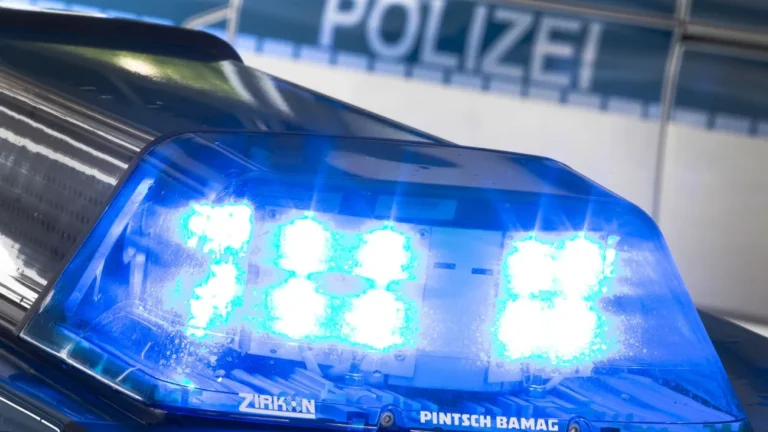 Einsatz in Bielefeld: Schüsse auf Transporter – Mordkommission eingerichtet