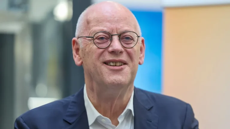 Landtag konstituiert sich: Scharping: Schnieder-Wahl würdiger demokratischer Tag