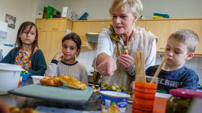Warum wackelt mein Zahn?: Neues Unterrichtsangebot «Lebenspraxis» an Grundschulen