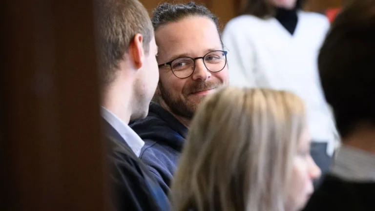 Kultur: Lesung von Semsrott verlegt – OB weist Einflussnahme zurück