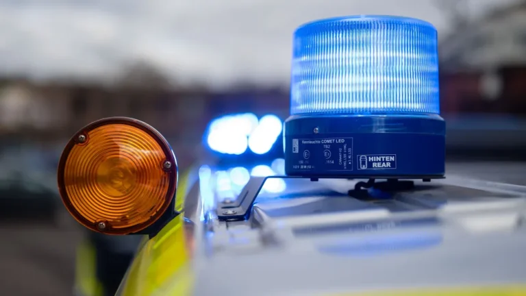 Durchsuchungen: Bremer Polizei geht gegen rechtsextreme Gruppierung vor