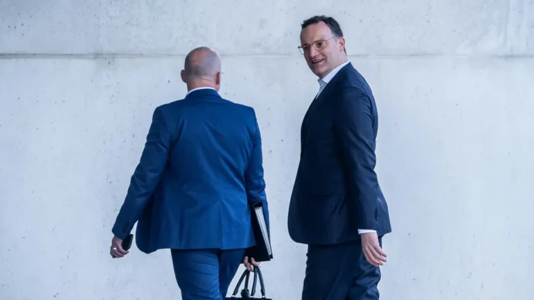 Sozialreformen: Spahn schließt höheres Elterngeld und Bafög aus