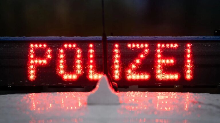 Berliner Polizist rast zum Dienst – Führerschein weg
