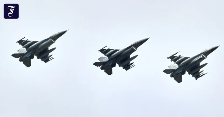 Trotz Waffenruhe: US-Militär fliegt neue Angriffe im Iran