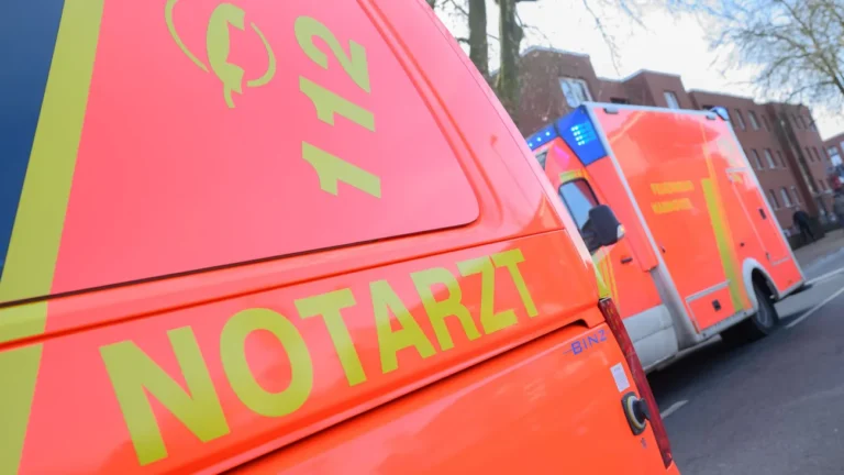 Landkreis Emsland: Auto kommt in Gegenverkehr – Ein Toter, ein Schwerverletzter