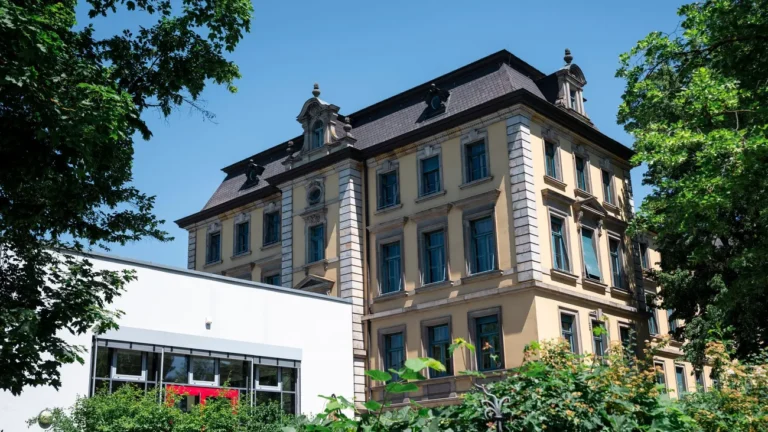 Einsatz: Gefährliche Lösungsmittel an Schule – Fall für Spezialkräfte