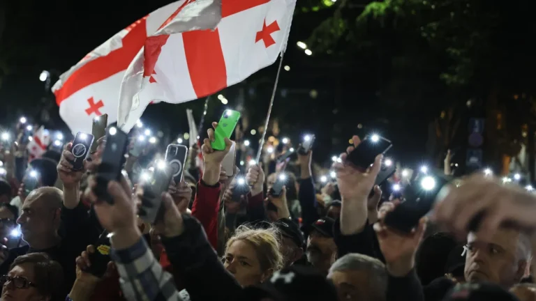 Georgien: Tausende demonstrieren in Tiflis gegen die Regierung