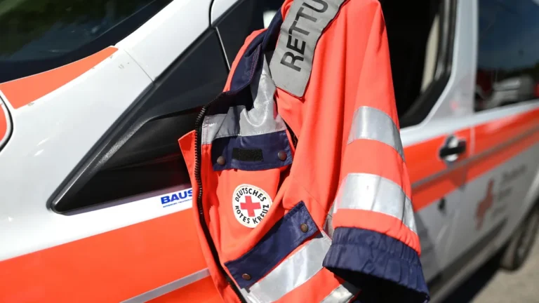 84-jähriger Fahrer: Vier Verletzte und hoher Schaden nach Auffahrunfall