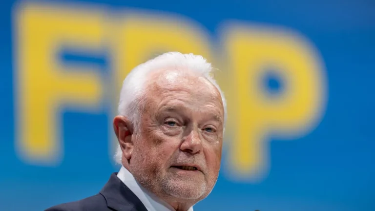 Parteien: Kubicki obsiegt bei FDP-Vorsitzwahl gegen Strack-Zimmermann