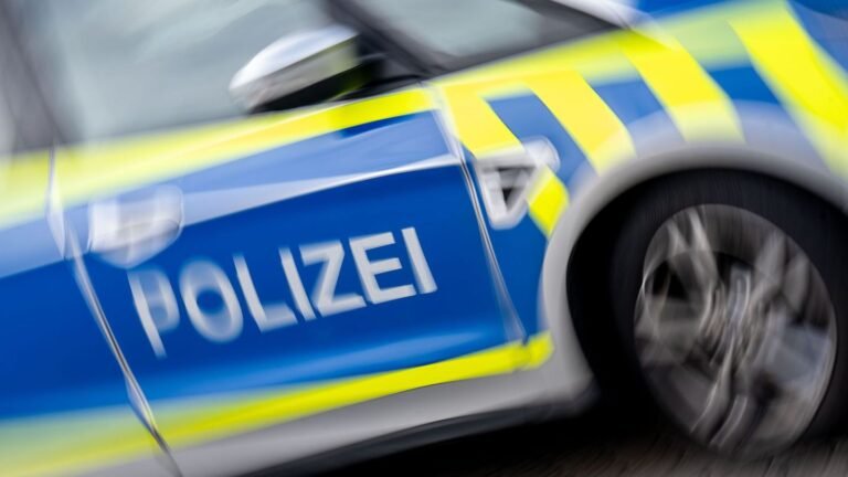 Unfälle: Polizeiauto in Erfurt in schweren Verkehrsunfall verwickelt