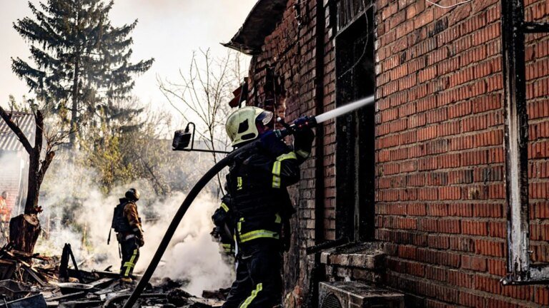 Ukraine News: Trotz Selenskijs Waffenruhe Angriffe auf beiden Seiten – Politik
