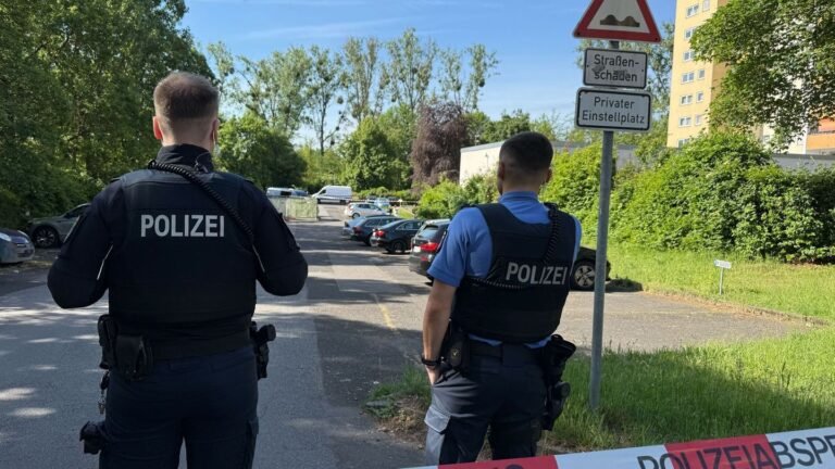 Obduktionsergebnis steht aus: Frau tot vor Hanauer Haus – 23-Jähriger in U-Haft