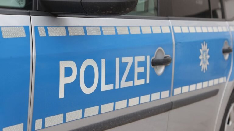 Kriminalität: Betrunkener Autofahrer tritt Polizistin in den Bauch