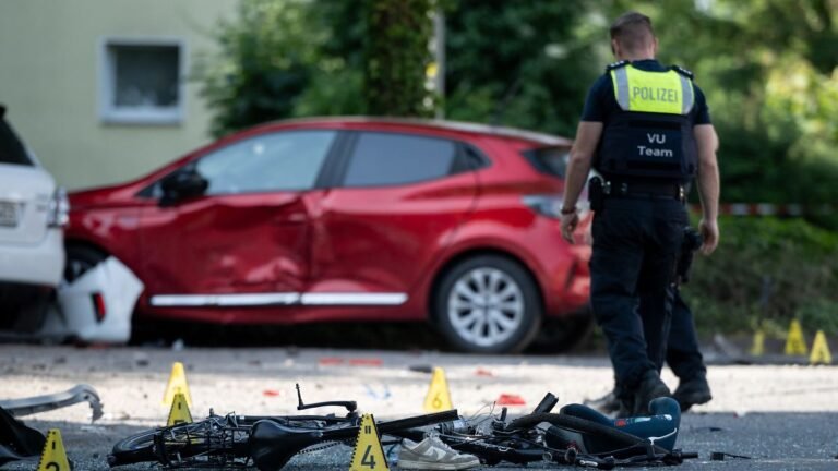 Unfall in Dinslaken: Autofahrerin fährt Kinder auf Schulweg an – zwei Zwölfjährige sterben