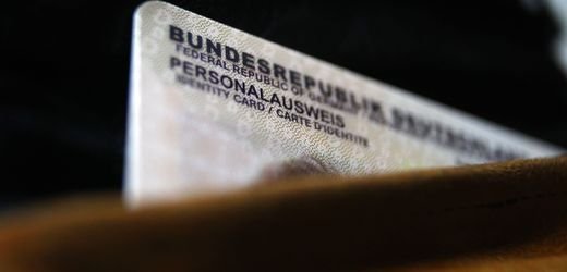Sulzbach-Rosenberg: Frau findet echten Personalausweis in neuer Geldbörse