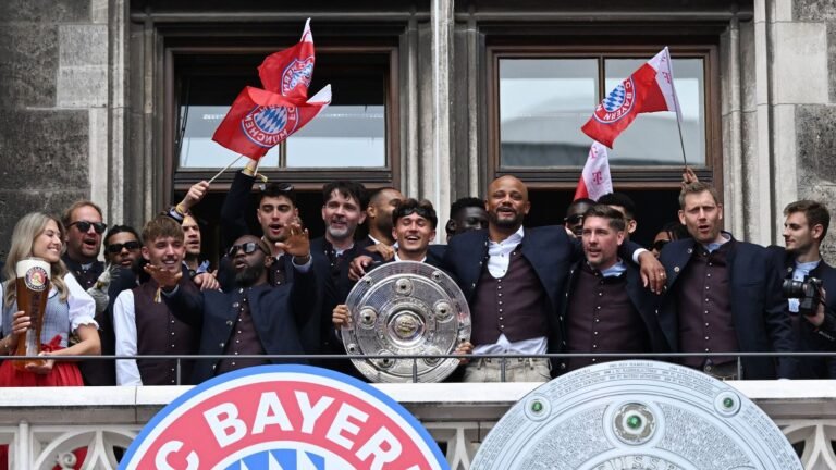 Deutscher Meister: Der FC Bayern feiert mit den Fans 35. Titel