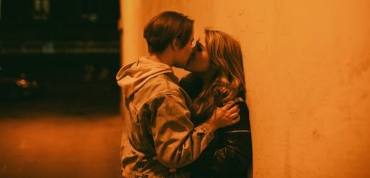 Erstes Verliebtsein: Wie Eltern reagieren können, wenn Teenager lieben