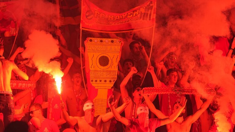 Pyrotechnik beim DFB-PokalDen Finalisten drohen Geldstrafen in sechsstelliger Höhe – Sport