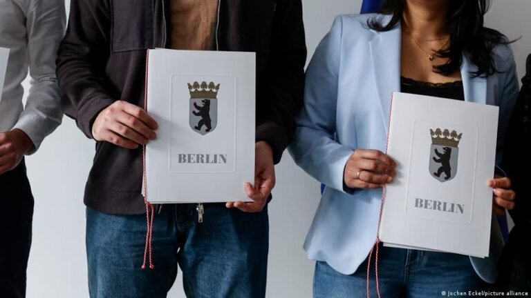 Zahl der Einbürgerungen in Deutschland auf Rekordhoch